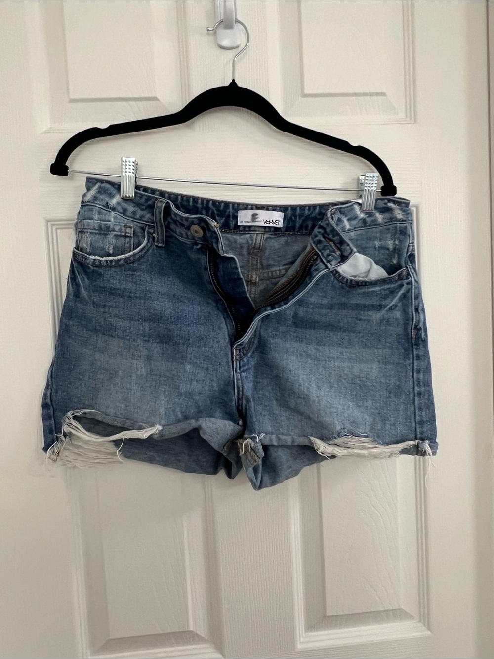 VERVET Los Angeles Distressed Medium Wash Denim Shorts Size M